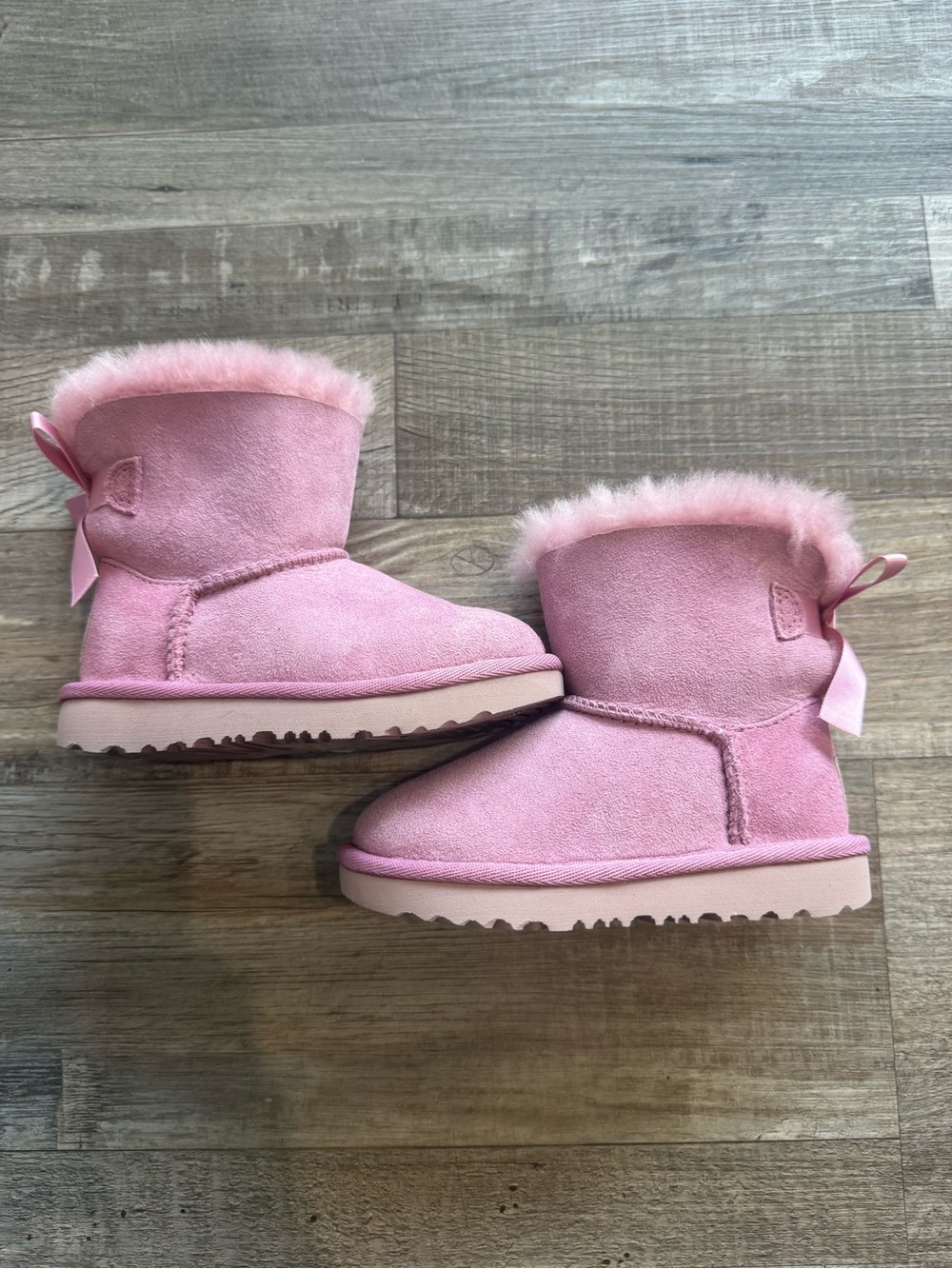 Girls Bailey bow ll UGG boots NEW